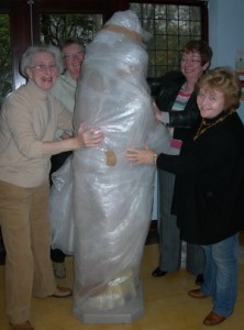crosby soroptimists pack statue for honduras