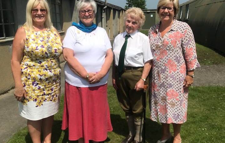 Iris Newbould with SIGB President Sue Williams