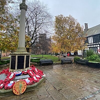 Nantwich-war-memorial-on-Nantwich-town-square-1-1