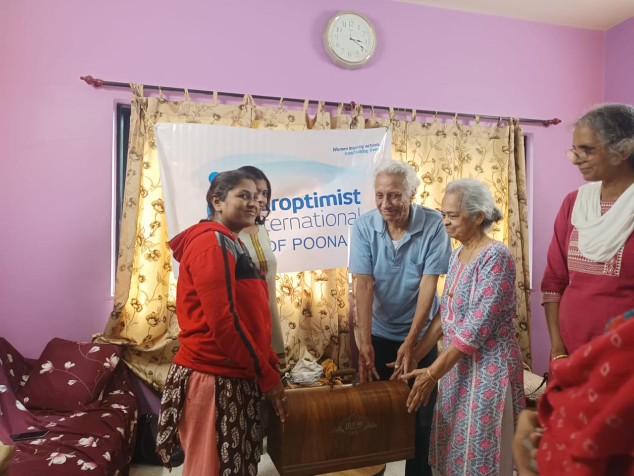 SI-Poona-Sewing-Machine-Distribution-Image-03