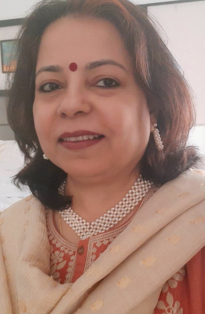 Mohua is a keen heritage enthusistand traveller.she describes herself as an introverted extrovert