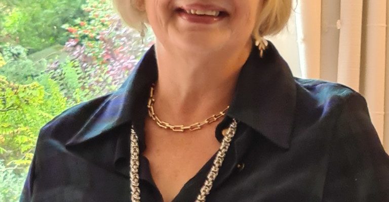 Soroptimist London Chilterns Region President Helen Byrne